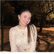 Chica optimista y con don de gente, dispuesta a dar clases a niños hasta 15 años de edad aproximadamente.